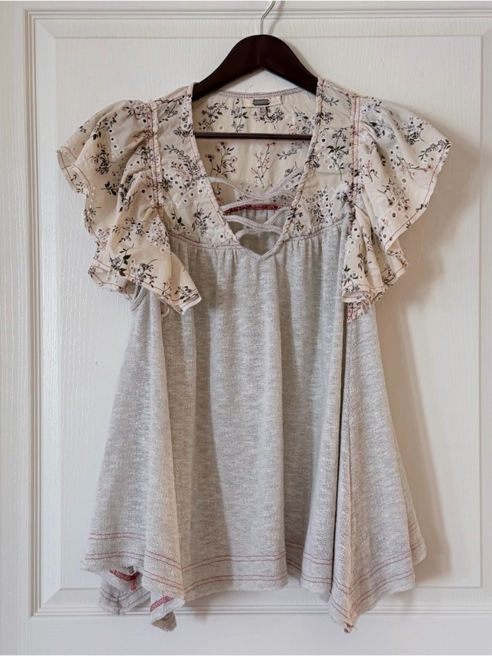 gimmicks by BKE Cream Floral Ruffle-Sleeve Tunic with Gray Knit Body